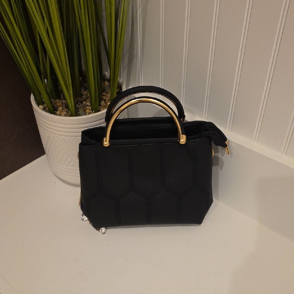 Elegant Black Handbag with Gold Accents - Picture 2 of 6